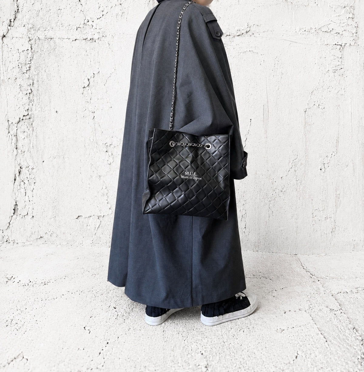 【2026/9月MUL展示会】【予約】MUL168-284 SHOPPER30 形状記憶レザー ブラックキルティング型押し (20260912)