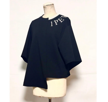 【予約】【3月下旬入荷予定】  1% USU展示会　27S-T-8    衿ロゴTシャツ　2027 SPRING　(20261007)