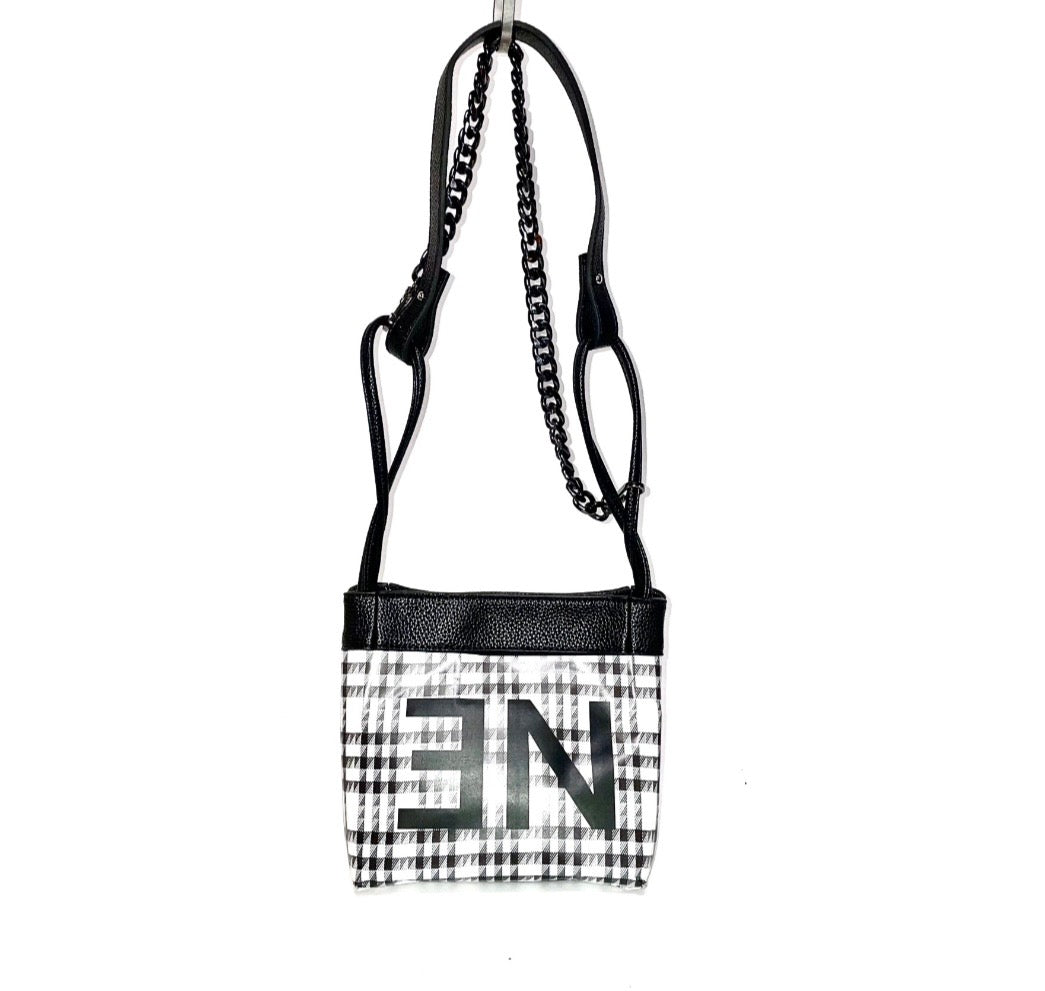 【予約】【3月下旬入荷予定】  1% USU展示会　721-AB-04　ロゴ刺繍ショルダーバック  2027 SPRING　(20261007)