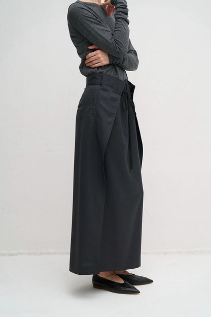 【予約】【12月下旬入荷予定】   WYTE 展示会　13-10150    ラップスカート  　SPRING/SUMMER 2027 COLLECTION (20261014)