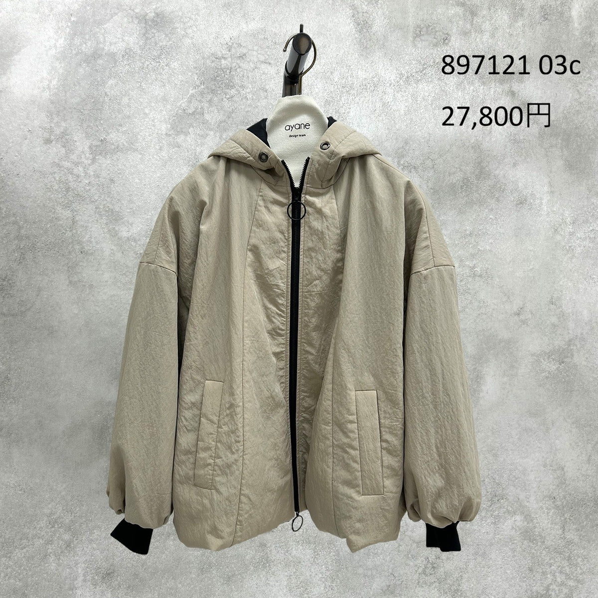 【予約】【12月上旬入荷予定】ayane展示会    897121    中綿バルーンフーディコート　2027/Early Spring （20260922）