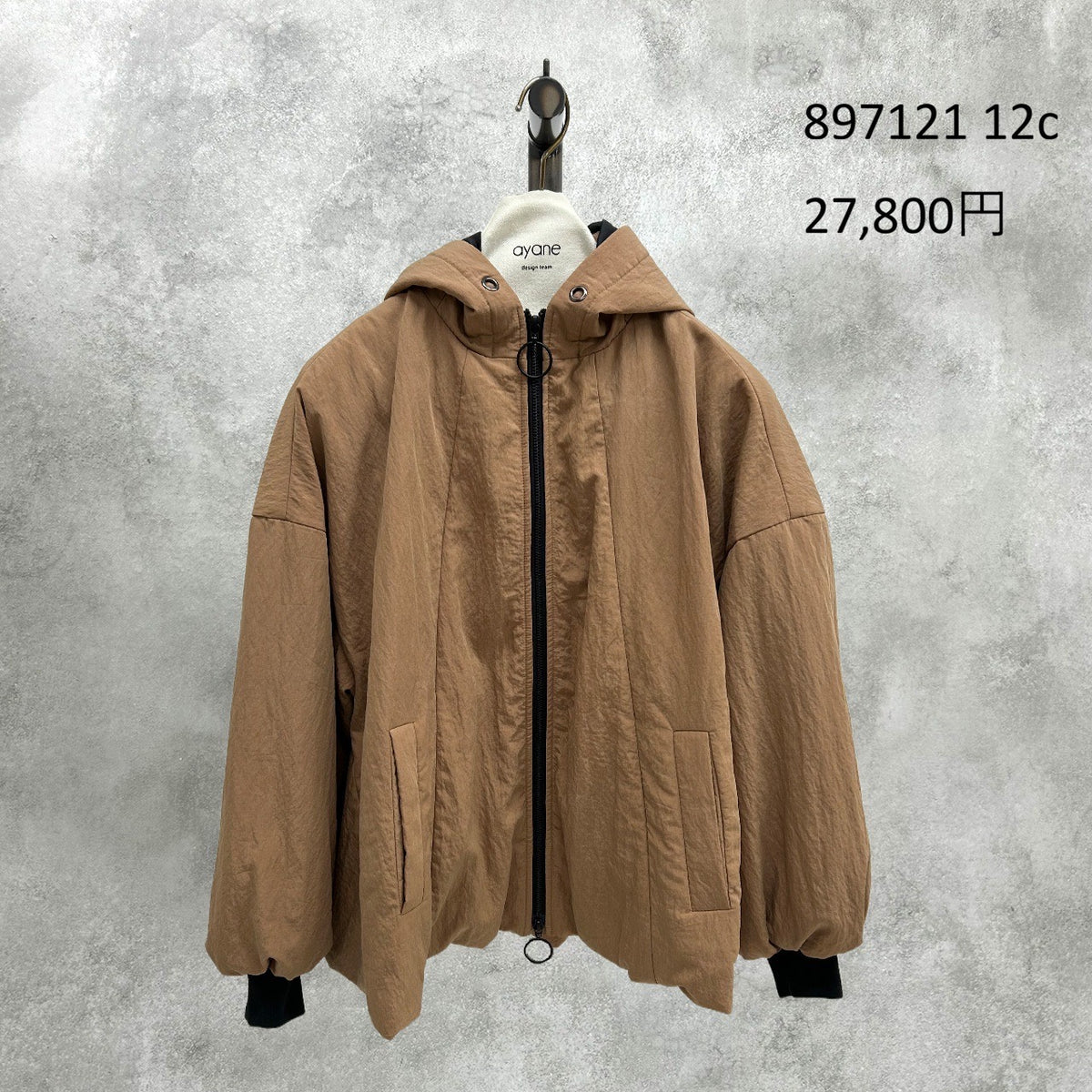 【予約】【12月上旬入荷予定】ayane展示会    897121    中綿バルーンフーディコート　2027/Early Spring （20260922）
