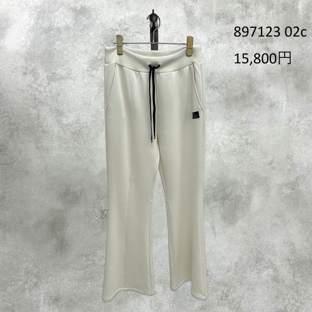 【予約】【11月中旬入荷予定】ayane展示会    897123    裏起毛フレアパンツ　2027/Early Spring （20260922）