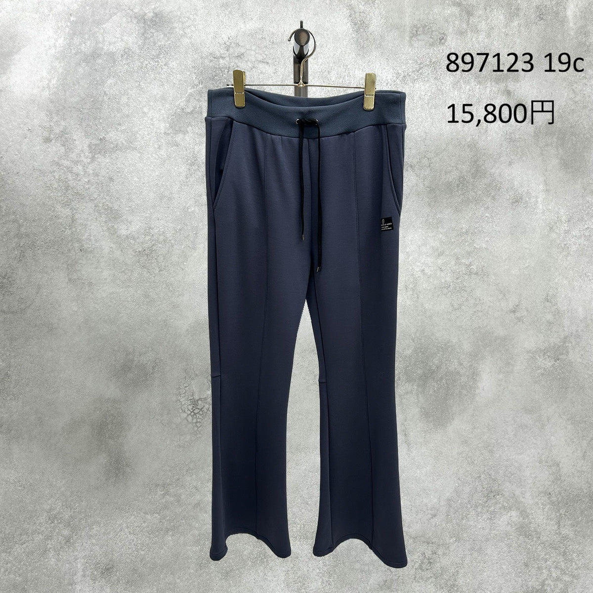 【予約】【11月中旬入荷予定】ayane展示会    897123    裏起毛フレアパンツ　2027/Early Spring （20260922）