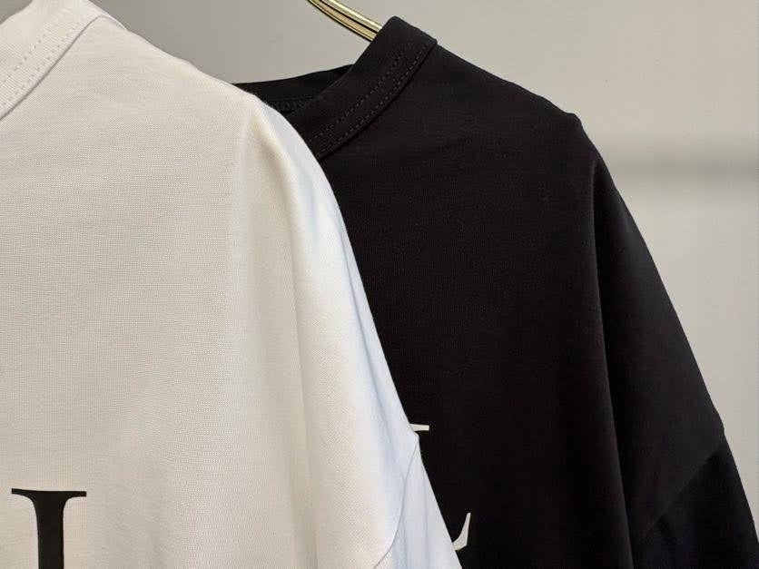 【予約】【3月下旬入荷予定】マルゴーヴィンテージ展示会　MGCT-27033-S    THE DEVIL WEARS PRADA 2 ロゴTシャツ　2027/Spring collection　(20261006MG)