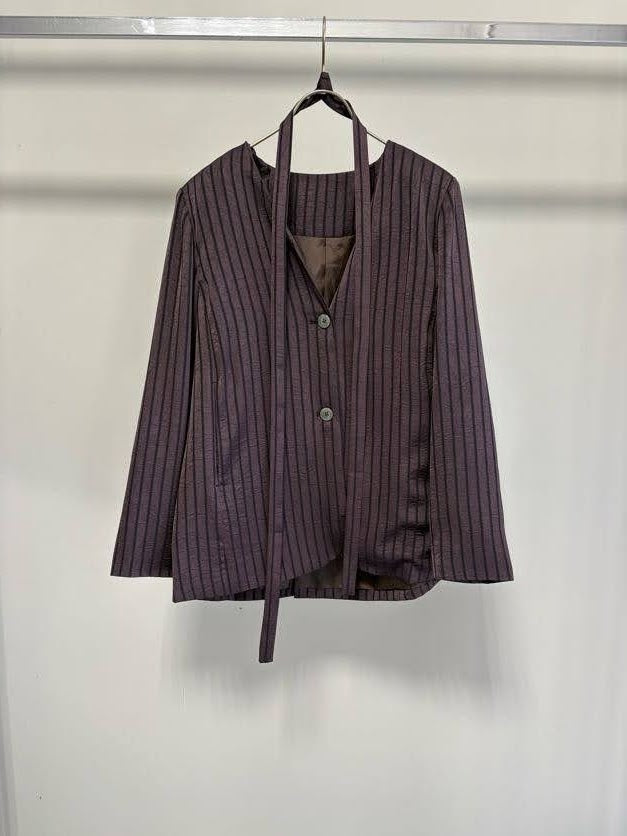 【予約】【2月下旬入荷予定】GOOD VIEW DESIGN展示会　GVDJK-27001  サテンストライプノーカラージャケット　2027/Spring collection　(20261006GVD)