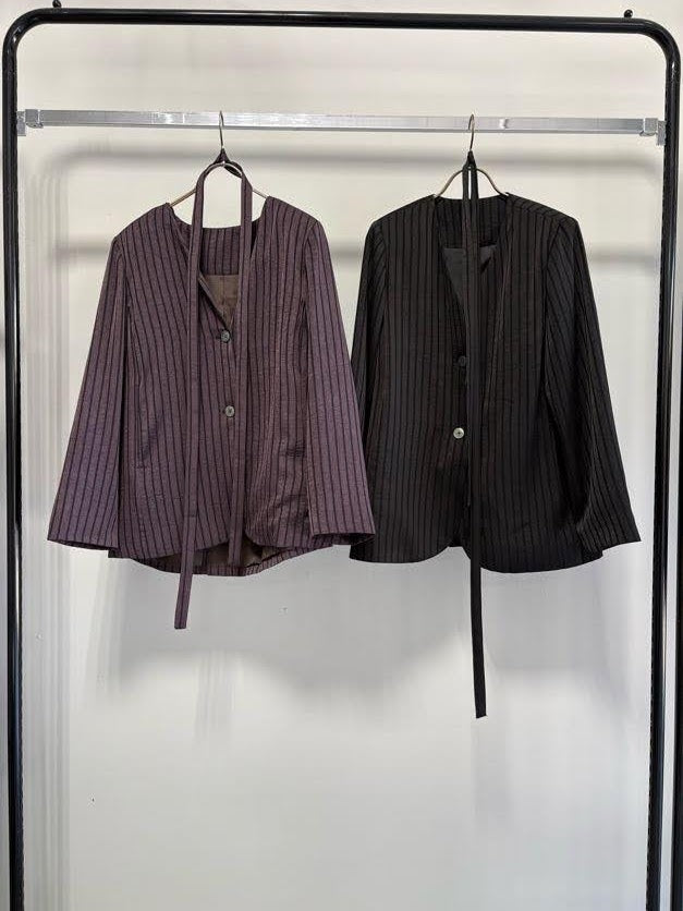 【予約】【2月下旬入荷予定】GOOD VIEW DESIGN展示会　GVDJK-27001  サテンストライプノーカラージャケット　2027/Spring collection　(20261006GVD)