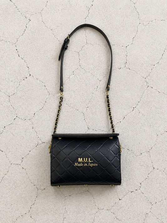 【2026/9月MUL展示会】【予約】MUL212-286D　ボックスフラップショルダーバッグ　　ブラック　キルティング型押し　　(20260912)