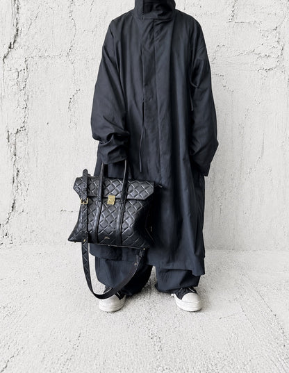 【2026/9月MUL展示会】【予約】MUL214-286B　ロックラインスクエアフラップトートバッグM　　ブラック　キルティング型押し　　(20260912)