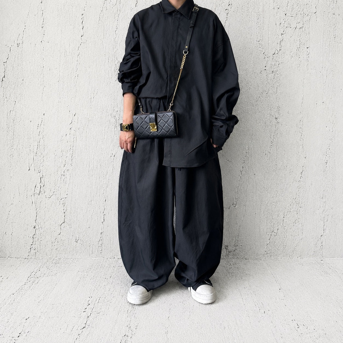 【2026/9月MUL展示会】【予約】MUL217-286A　ロックラインラウンドロングウォレットショルダー　　ブラック　キルティング型押し　　(20260912)